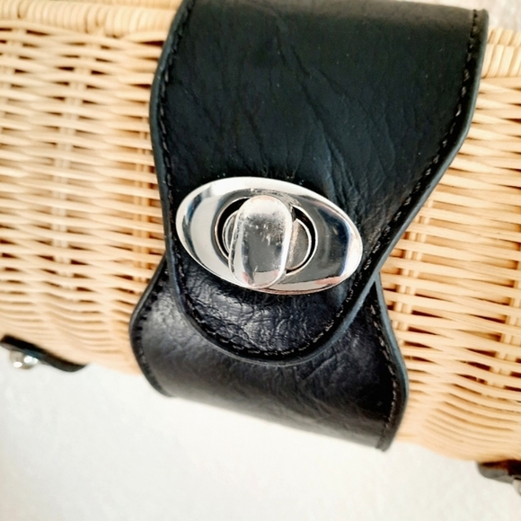 Straw Studios | Structured Straw Woven Handbag with Chain Strap - Picture 6 of 10